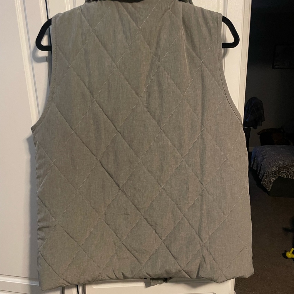 Michelle Mae gray quilted vest - Picture 4 of 10